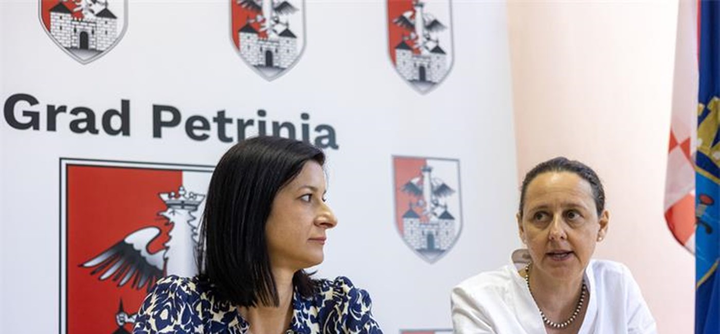 Ministrica kulture u Petrinji, obišla radove na obnovi 26 zgrada 